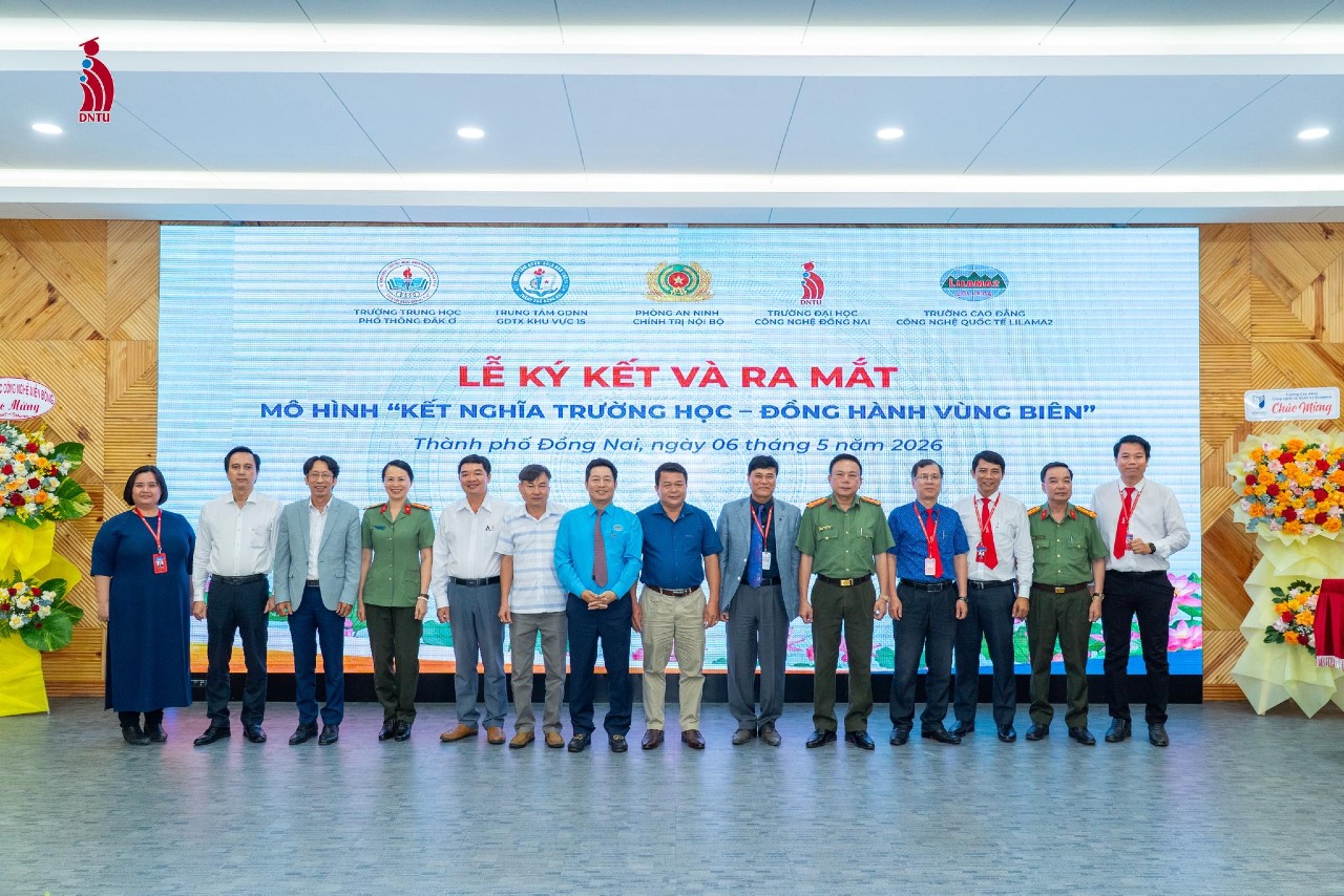 RA MẮT MÔ HÌNH “KẾT NGHĨA TRƯỜNG HỌC - ĐỒNG HÀNH VÙNG BIÊN”