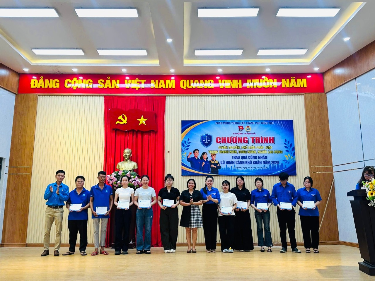 SINH VIÊN TRƯỜNG ĐẠI HỌC CÔNG NGHỆ ĐỒNG NAI THAM GIA CHƯƠNG TRÌNH TUYÊN TRUYỀN PHÁP LUẬT VÀ TRAO QUÀ CHO THANH NIÊN CÔNG NHÂN CÓ HOÀN CẢNH KHÓ KHĂN NĂM 2026